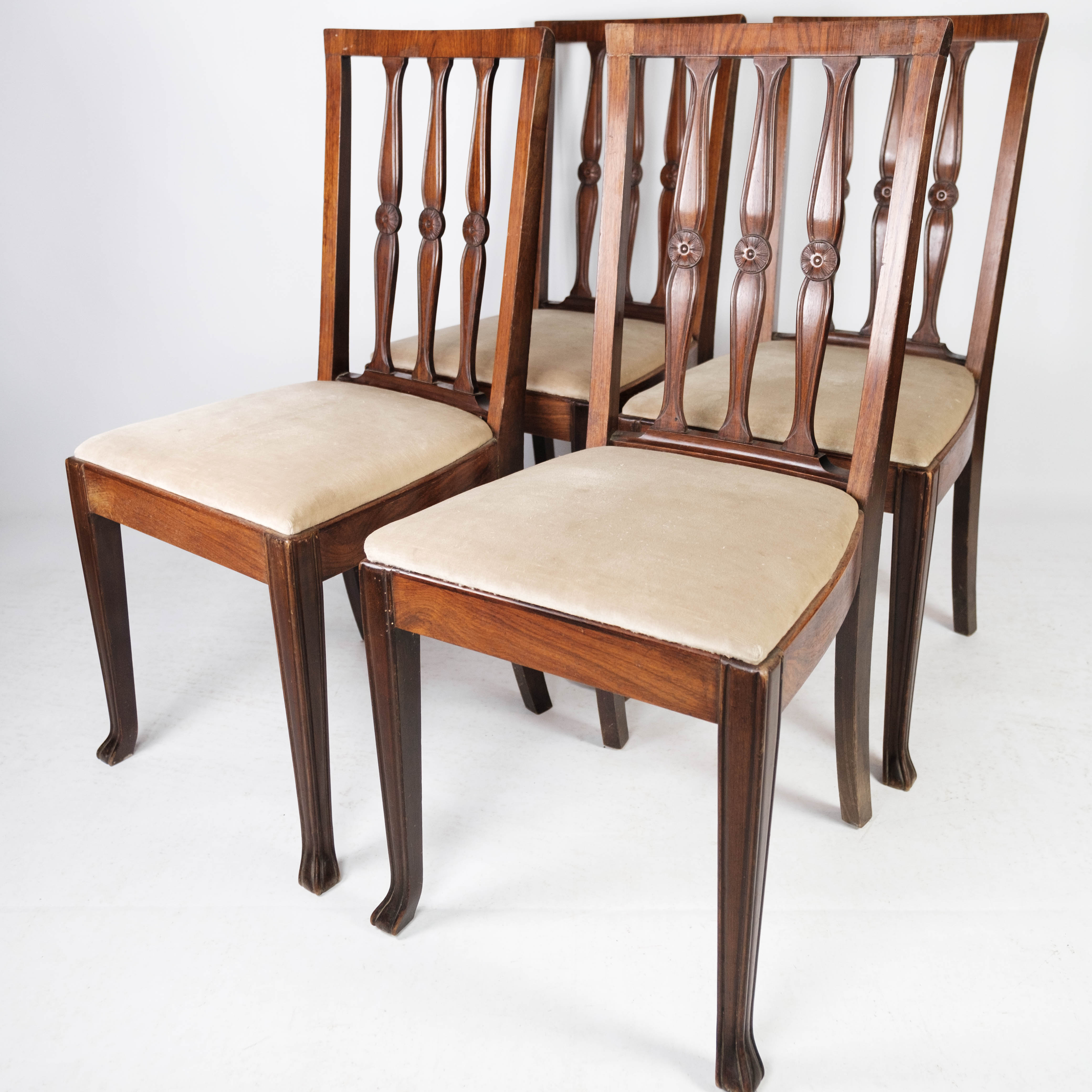 Set of four dining room chairs in rosewood and upholstered with light fabric, 1920s