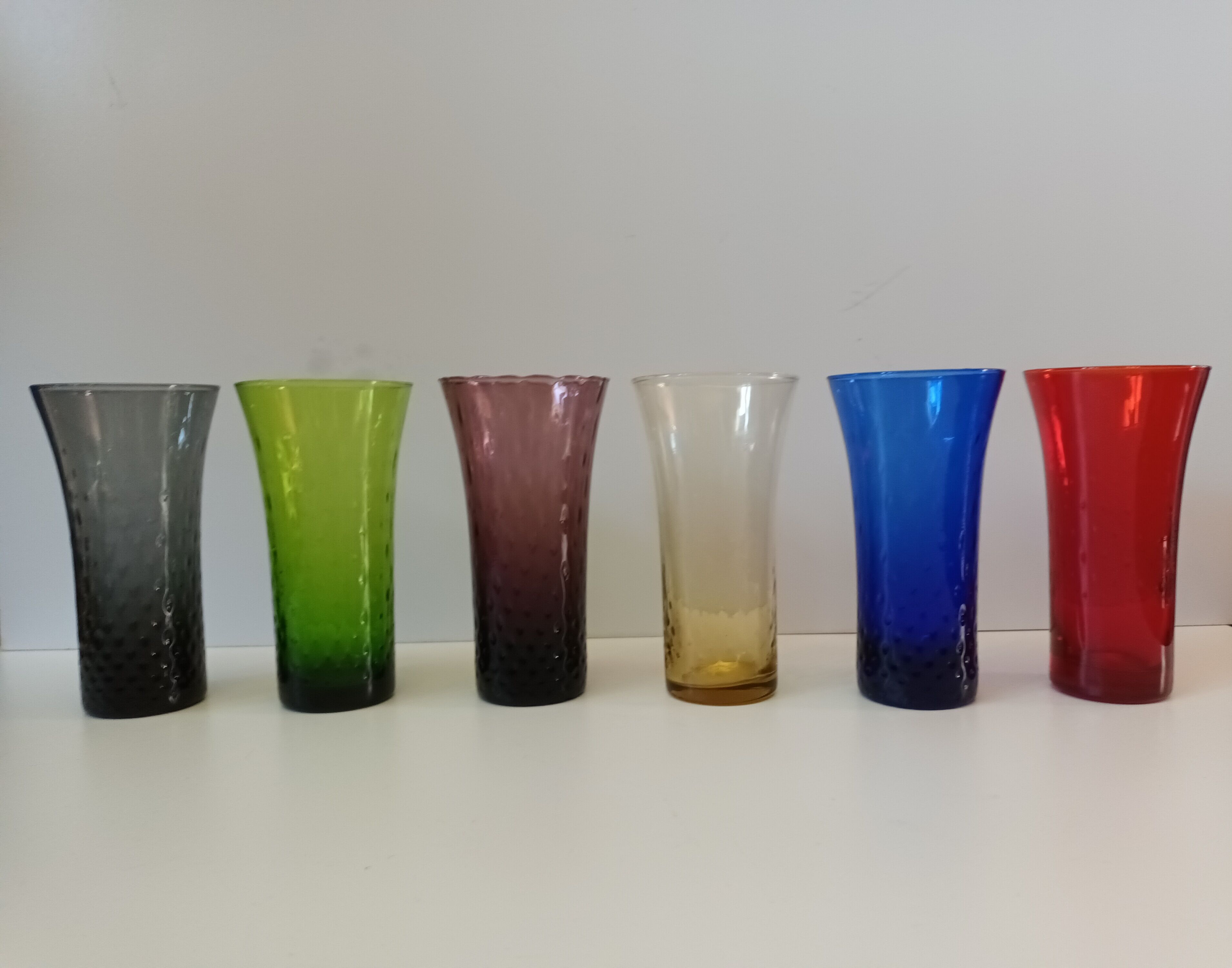 6 verres colorés