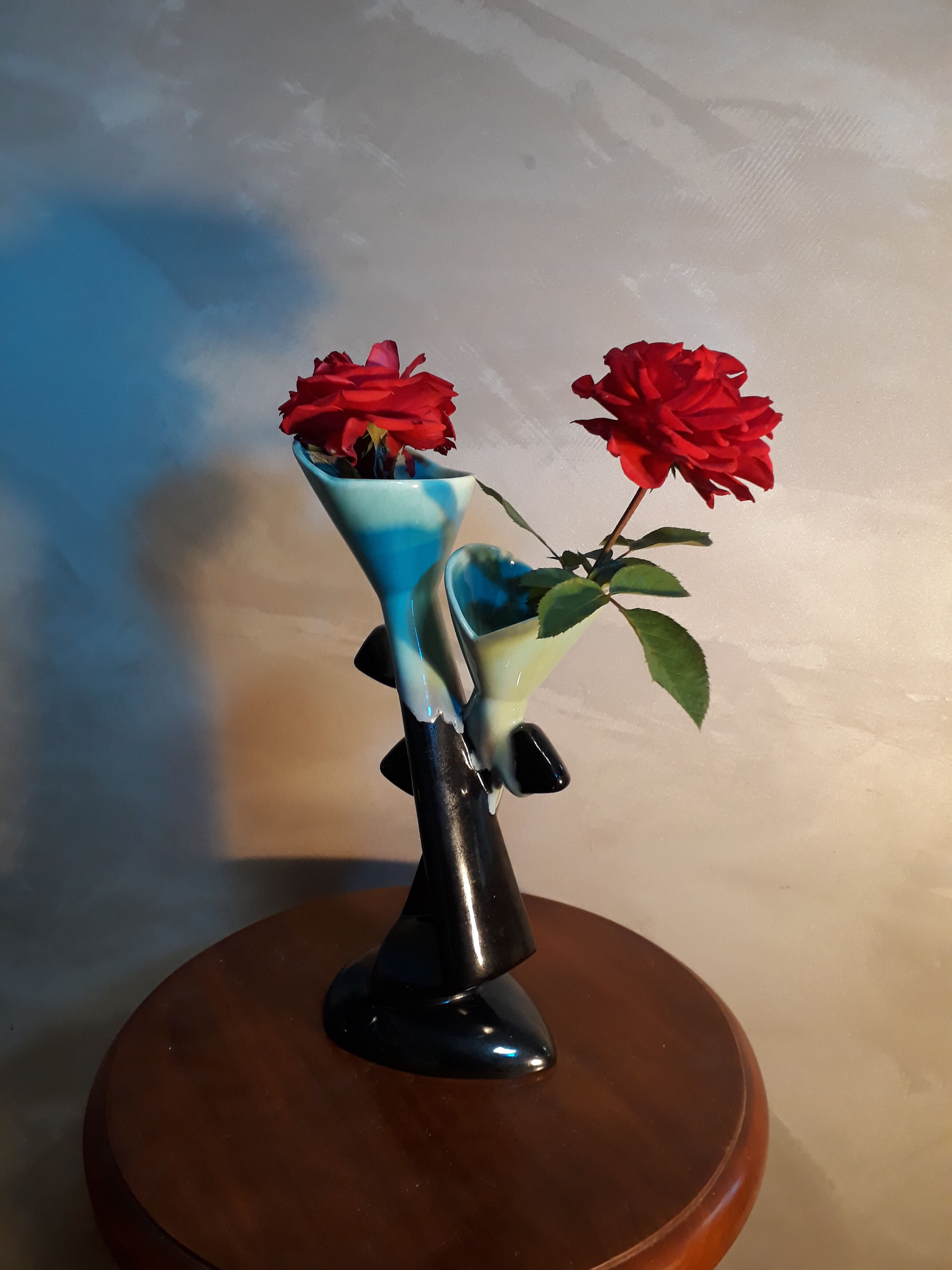 vase disign 1960 sign 29x16