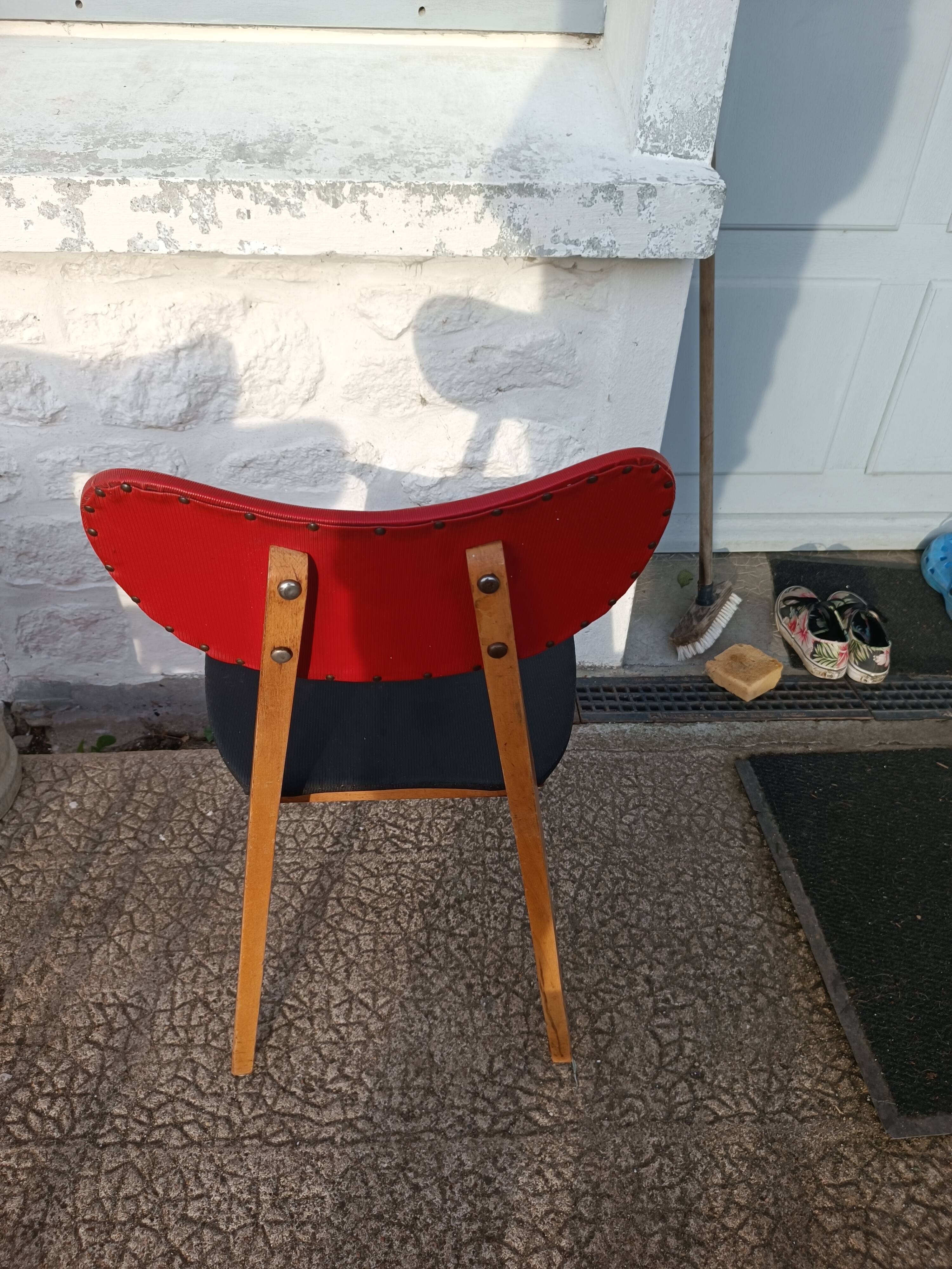 Set of 6 compass leg chairs – colored seats