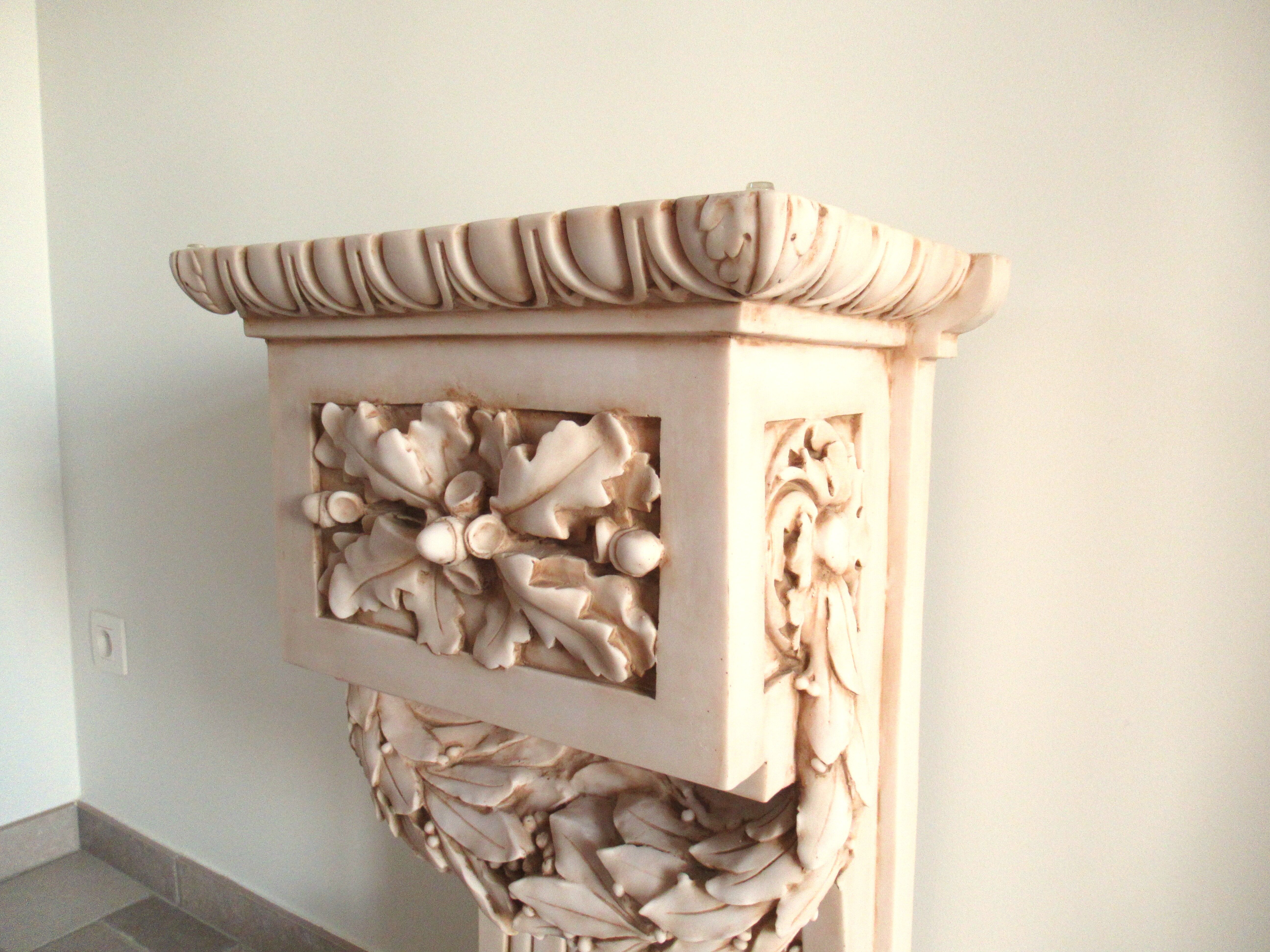 Imperio console with bespoke faceted glass