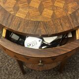 Table d’appoint / guéridon double plateau style Louis XVI en bois marqueté