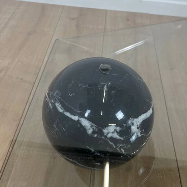 Table basse asymétrique roche bobois en verre et marbre, 1980/90