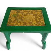 Table d'appoint peinte antique avec dessus floral vintage, style bohème