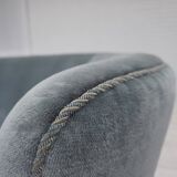 Canapé 2 places incurvé danois des années 1970, revêtement en velours bleu.