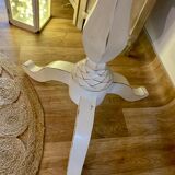 Triod pedestal table