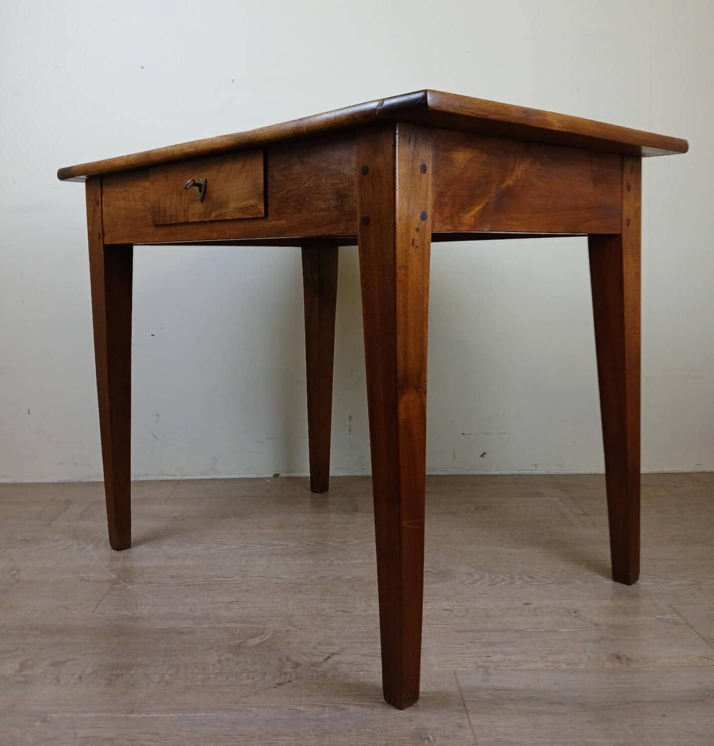 Directoire period desk table in solid walnut circa 1800
