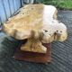 Table basse brutaliste en orme massif de fabrication artisanale