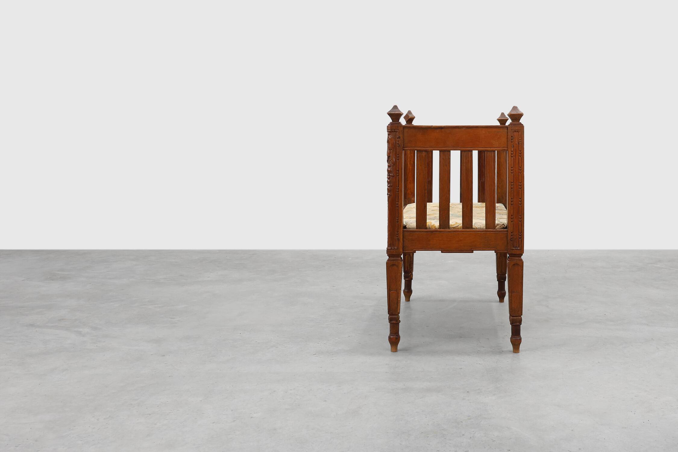 Large Arts & Crafts oak side chair, Belgium ca. 1915