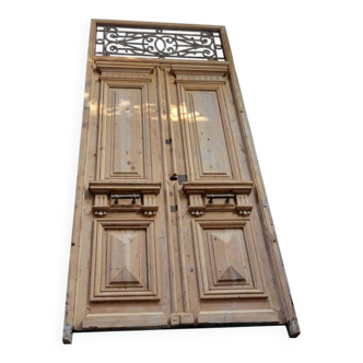 Double Haussmannian doors