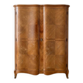 Armoire ancienne style Louis XV portes galbées en bois