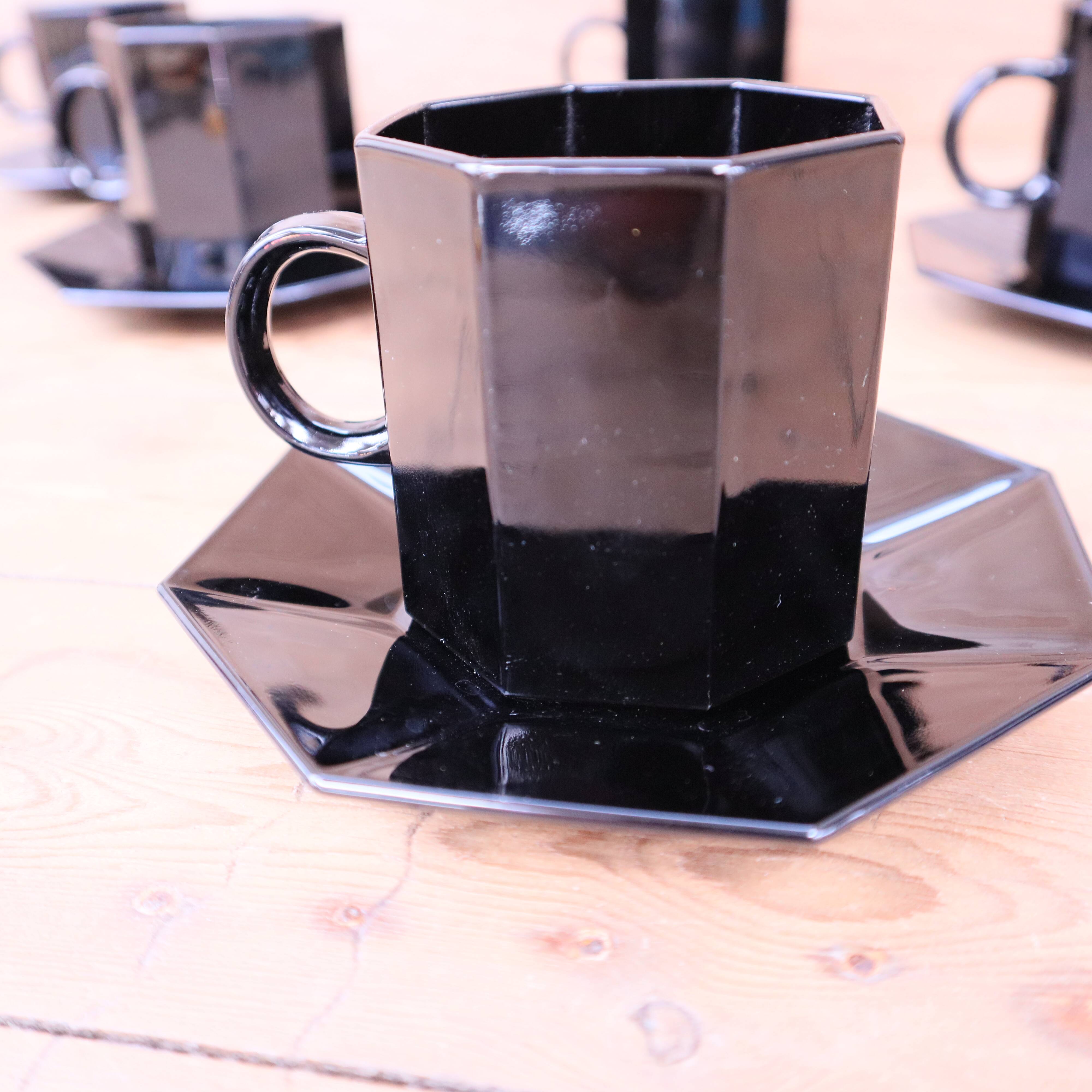 Set of 6 medium black coffee cups and saucers ARCOROC "Octime"
