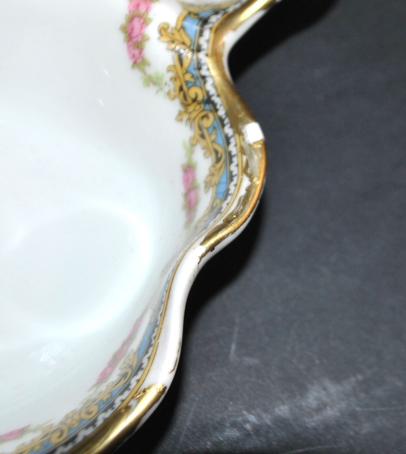 Limoges coupe mendiant polylobé en porcelaine U&C