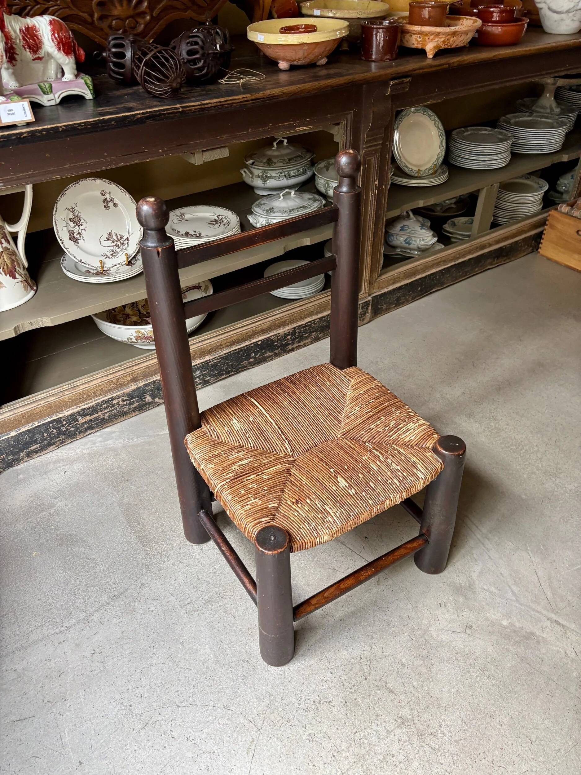 Chaise basse George Robert en bois et paille n°1