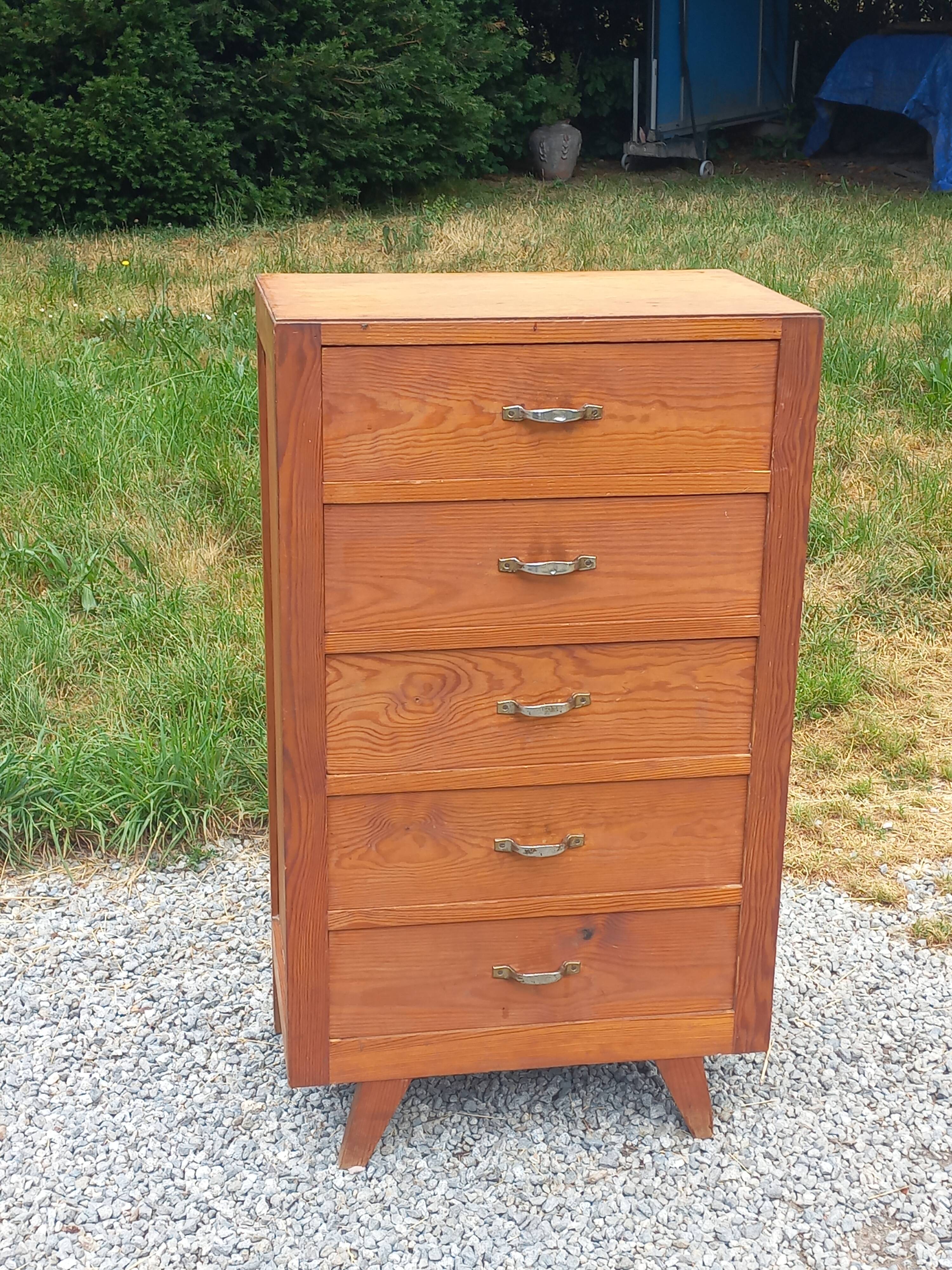 Vintage 1950s chest of drawers with tapered legs and 5 drawers.