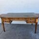 Bureau plat de style Louis XVI
