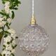 Suspension globe vintage en verre moulé