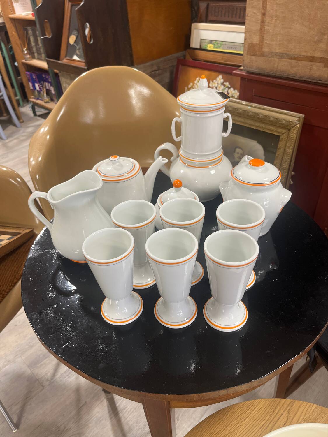 Tea and coffee service in Tuileries porcelain