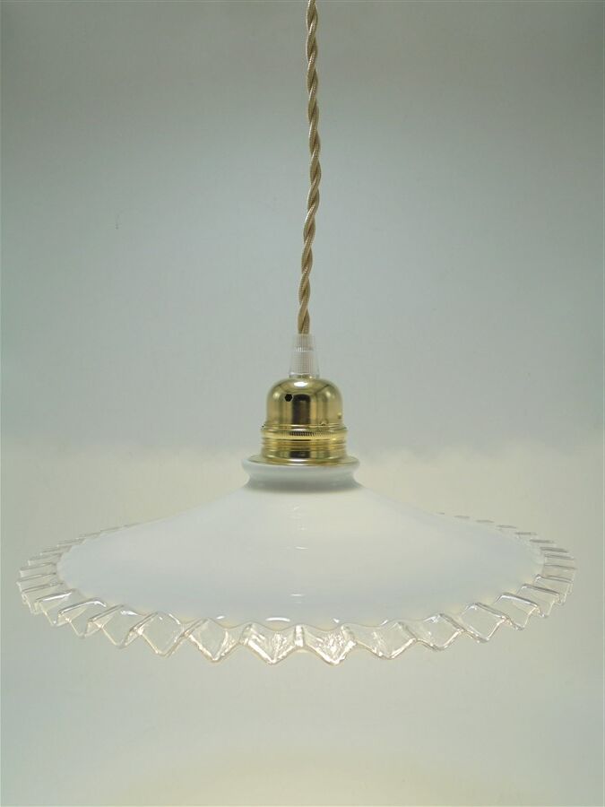 Toothed opaline suspension