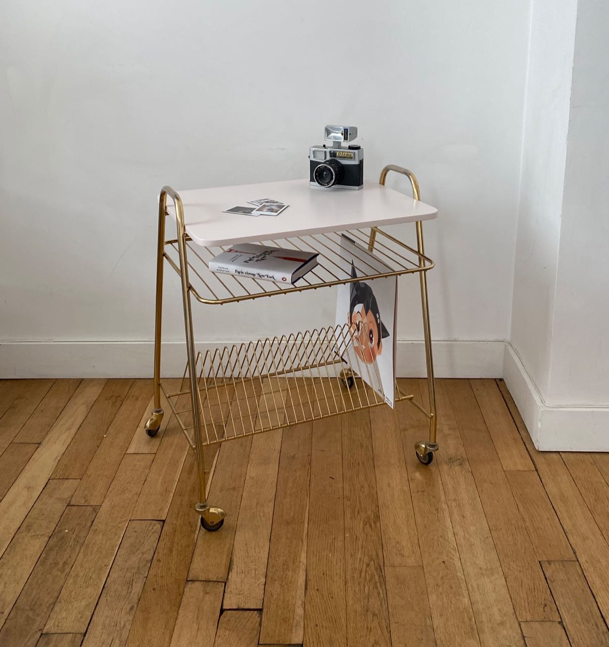 Storage-vinyl extra table