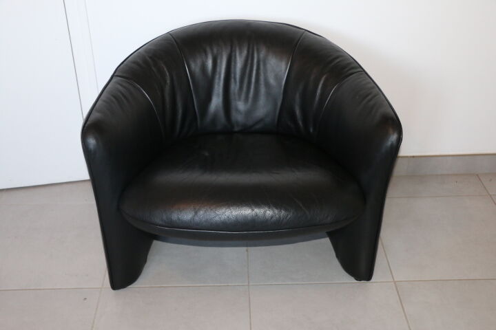2 armchairs swann black leather