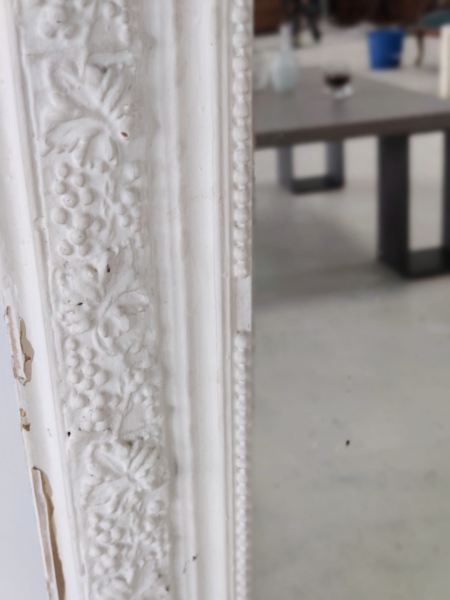 White lacquered wood mirror