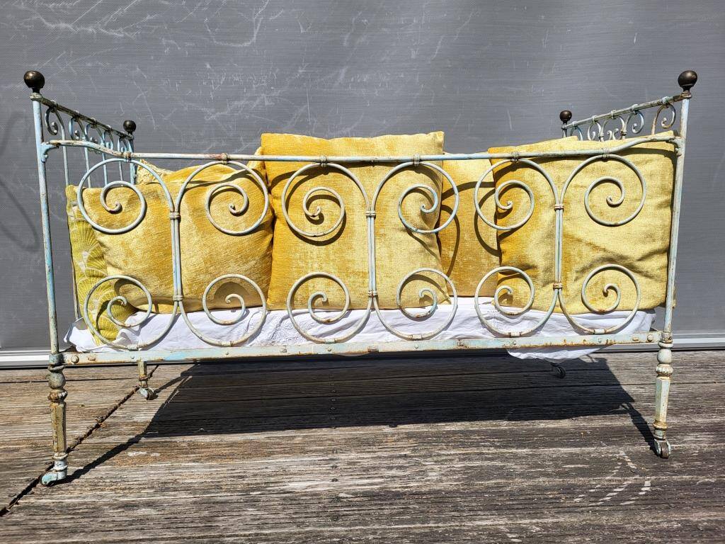 Lit cage volutes pour jardin d'hiver et d'été