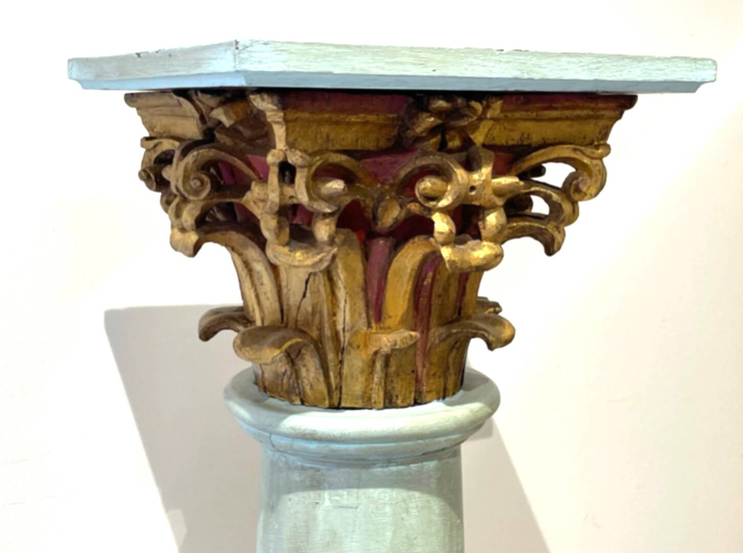 Superb patinated wooden column with Corinthian capital. late 18th century early 19th century