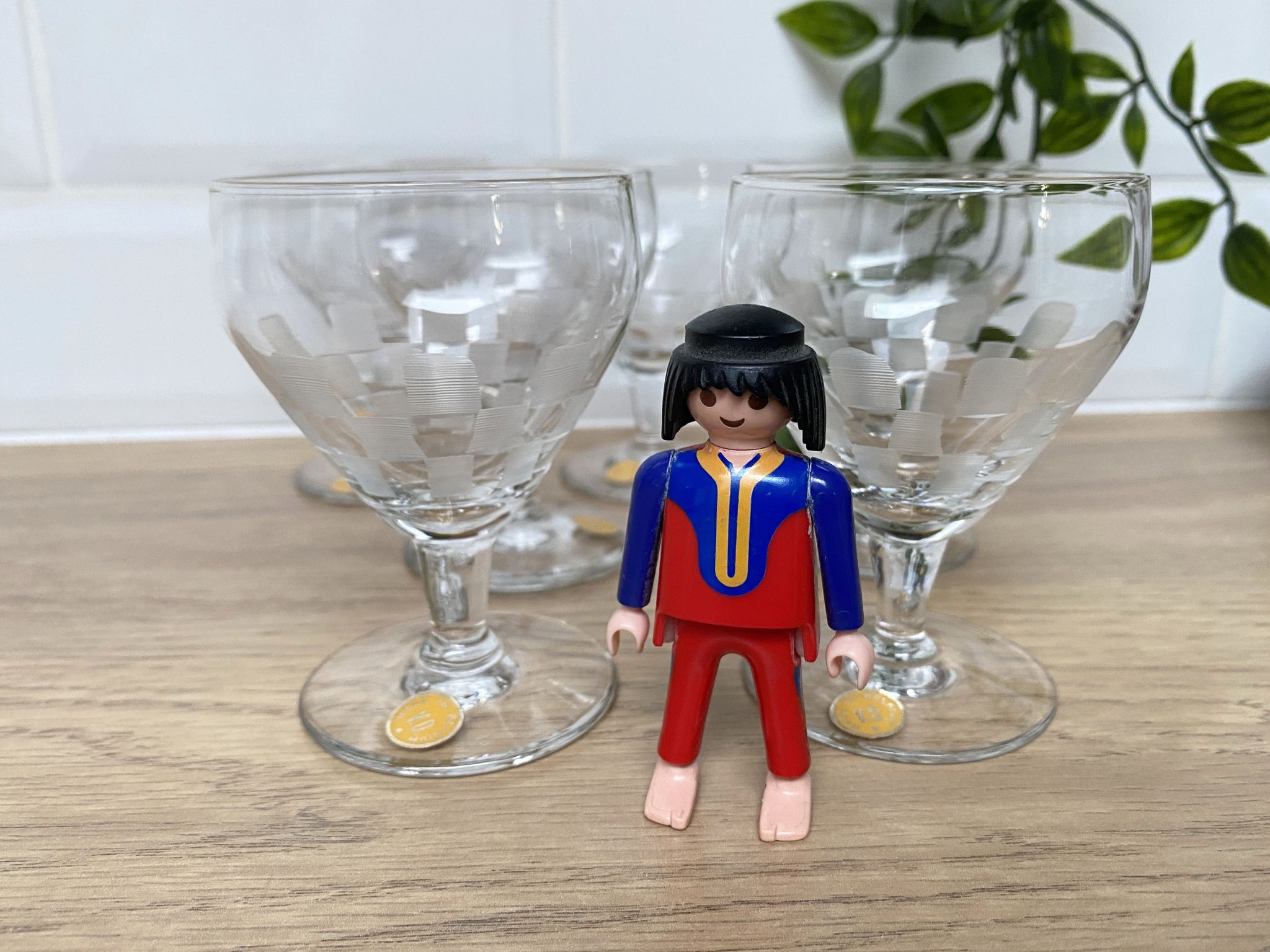 Set of 6 engraved wine glasses