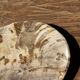 Petit vide poche ou plat en bois pétrifié beige tache noire D20x17 -3316