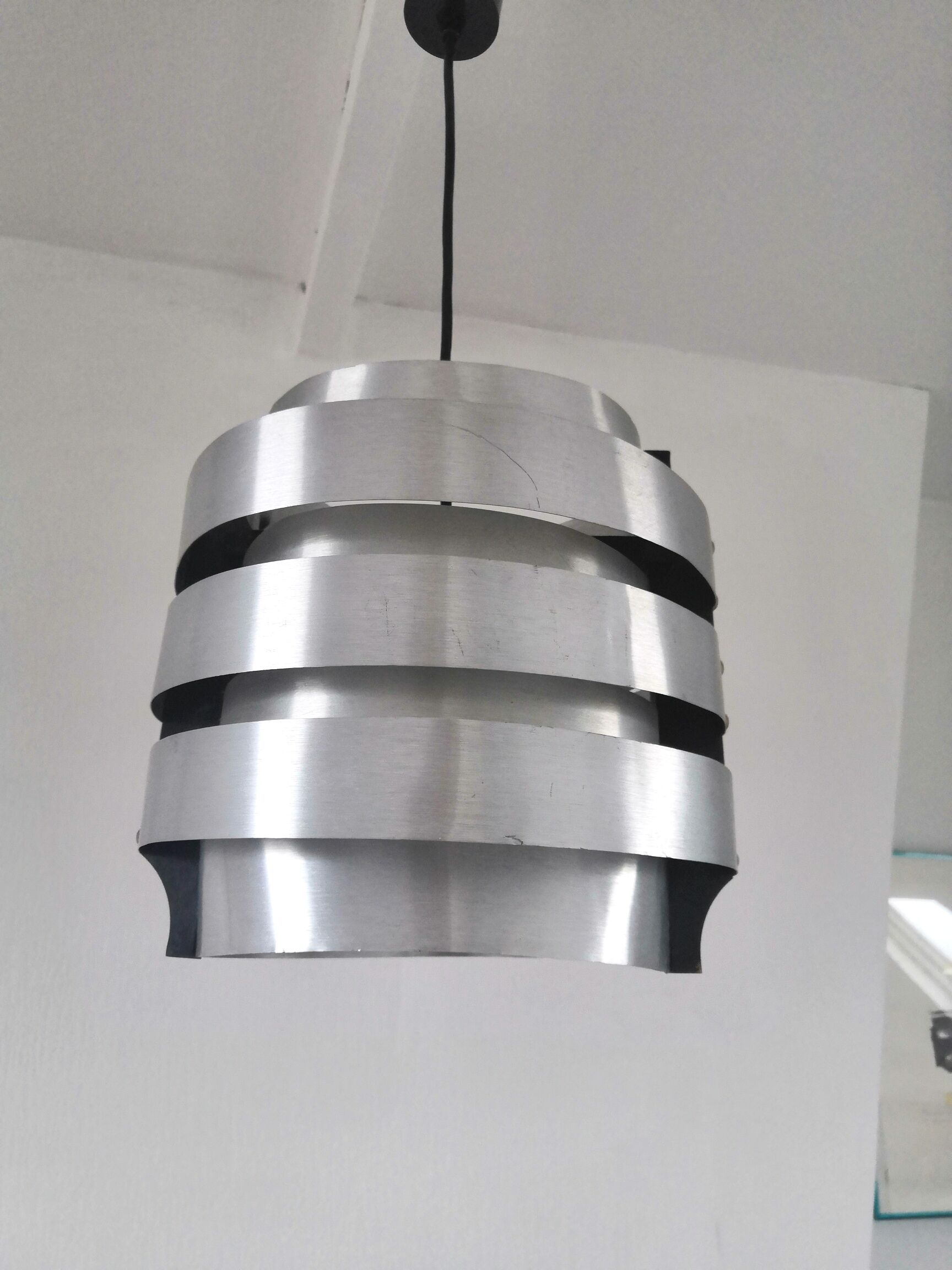 Suspension aluminum and wood design 70s