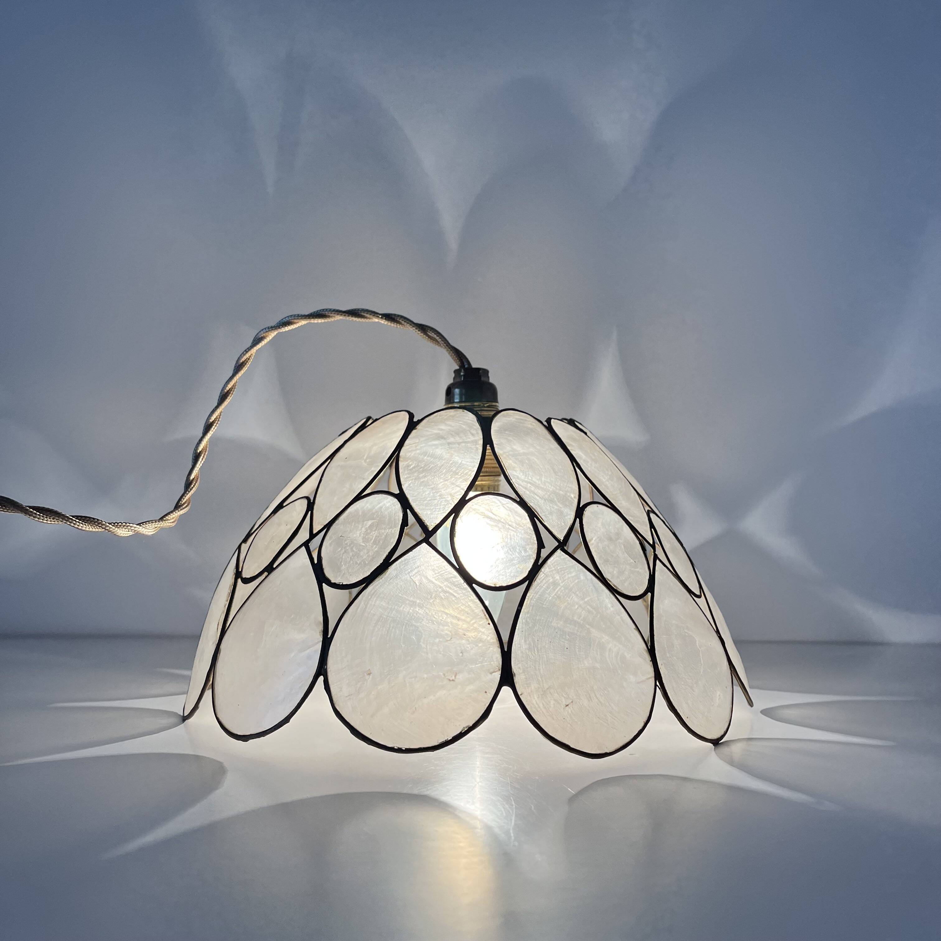 Mother-of-pearl petal pendant lamp