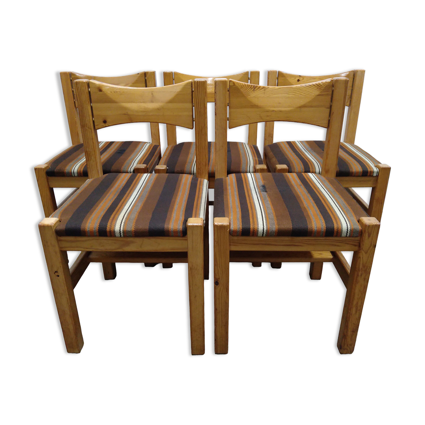 5 chaises hongisto conçues par ilmari tapiovaara en 1963