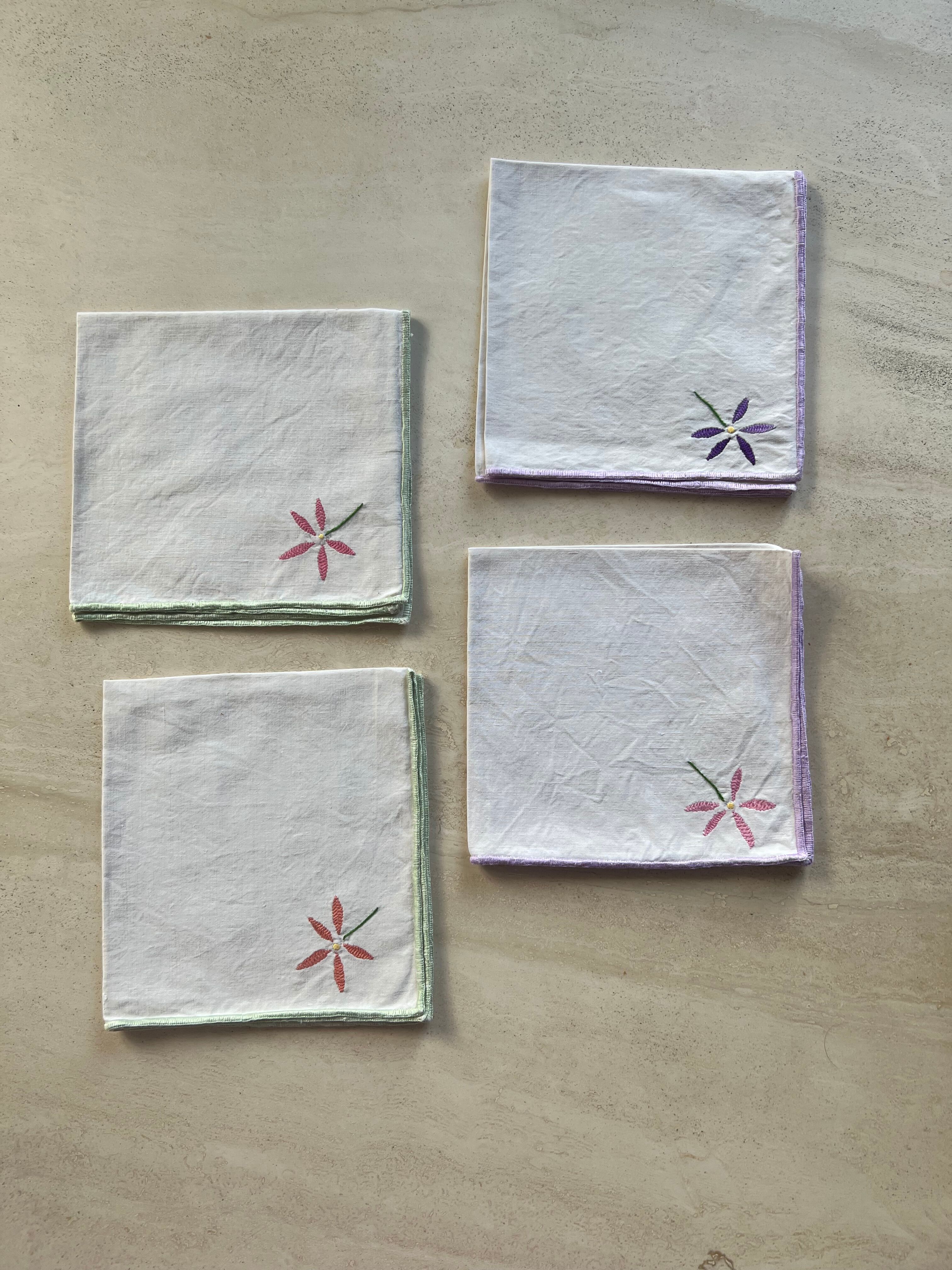 Set of 4 embroidery flower napkins