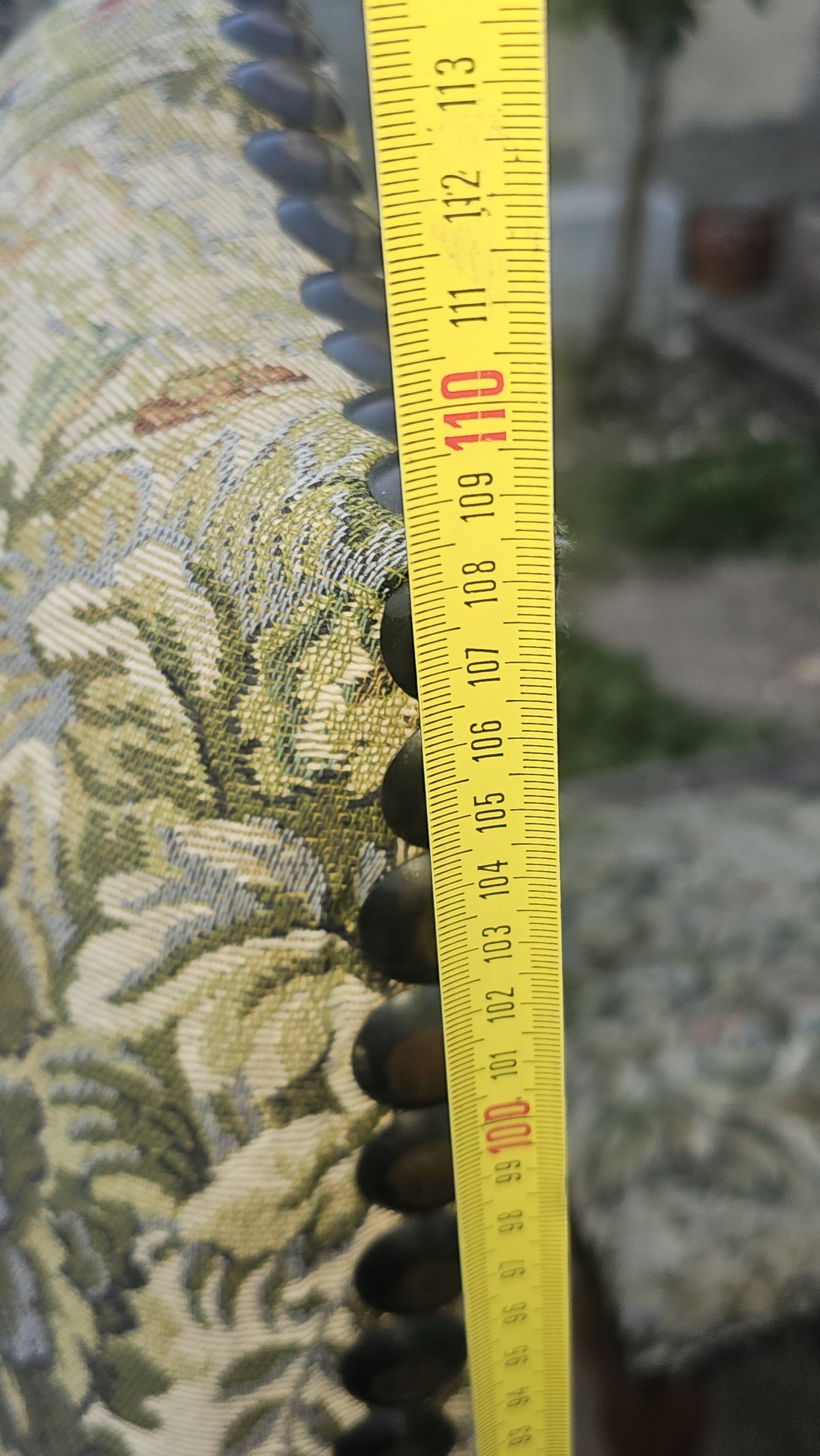 6 Louis XV style solid wood chairs with jacquard upholstery.