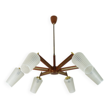 Lustre en teck, laiton et verre à 8 lumières de style sputnik des années 1960.