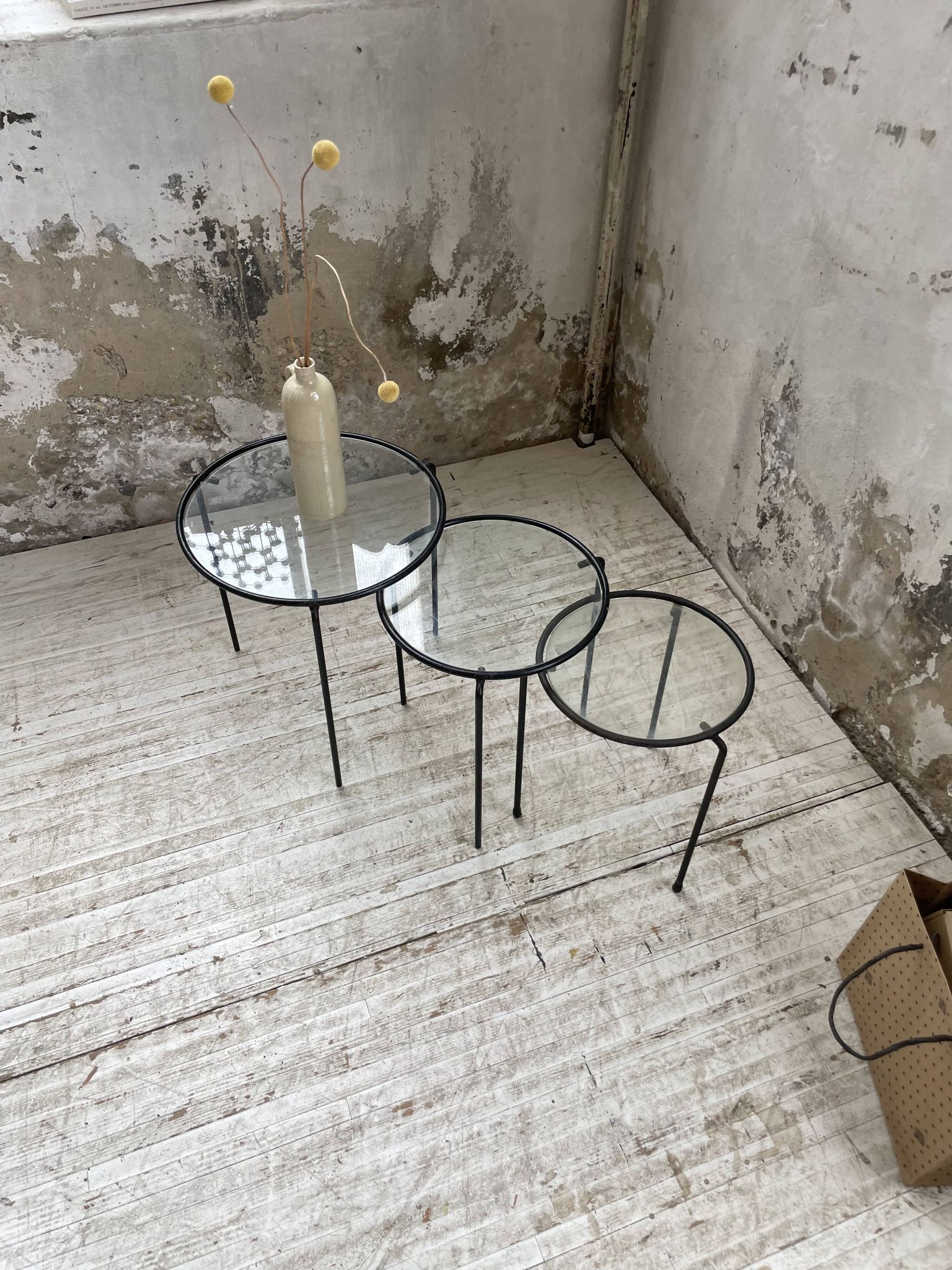 Tables basses gigogne métal et verre années 50