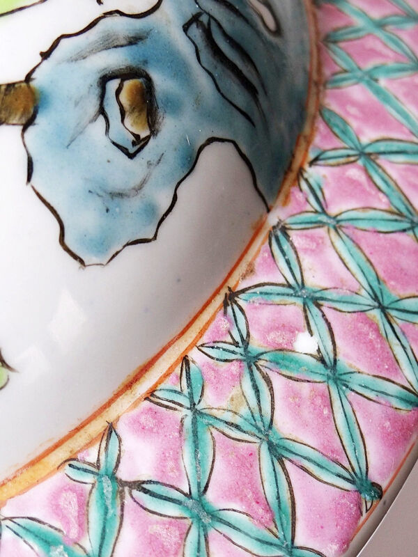 Vase couvert en porcelaine de Chine, décor floral famille rose