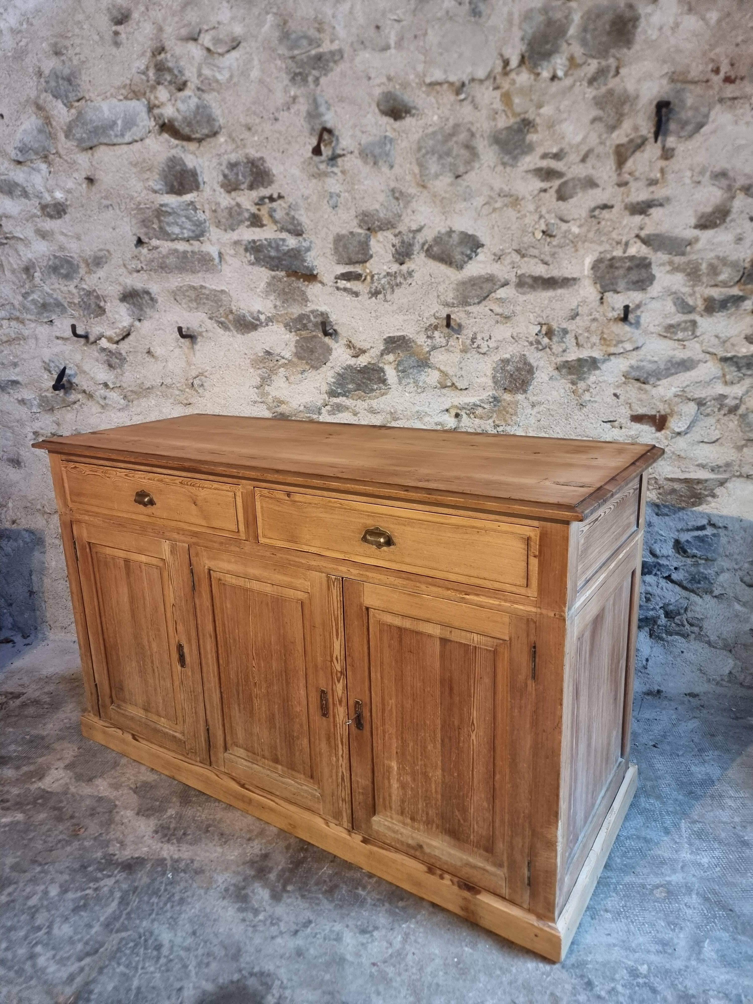 Buffet rustique français années 1920 – Buffet en pin ancien – Îlot de cuisine – Meuble de rangement 3 portes