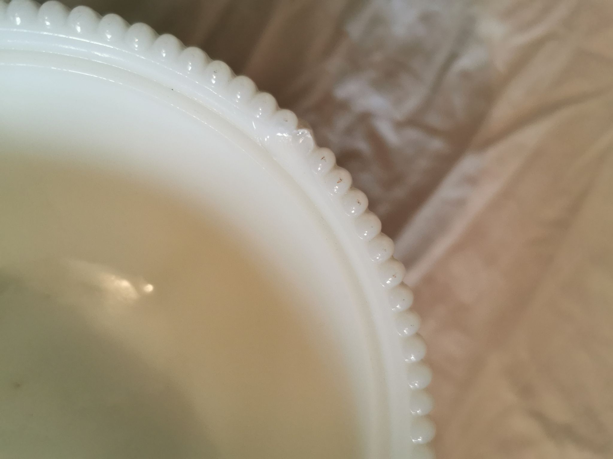 Bonbonniere en verre opale