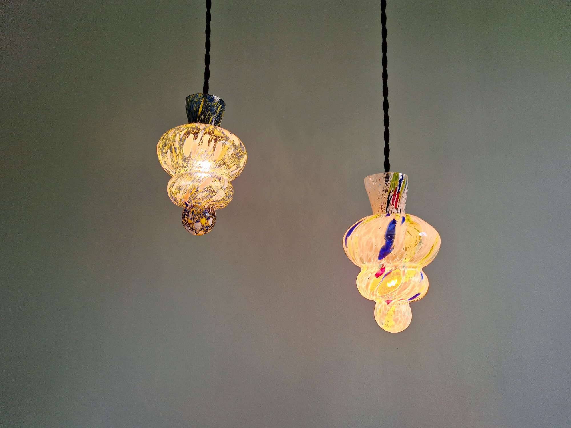 Duo de suspensions en verre soufflé multicolore, Murano, 1950-60