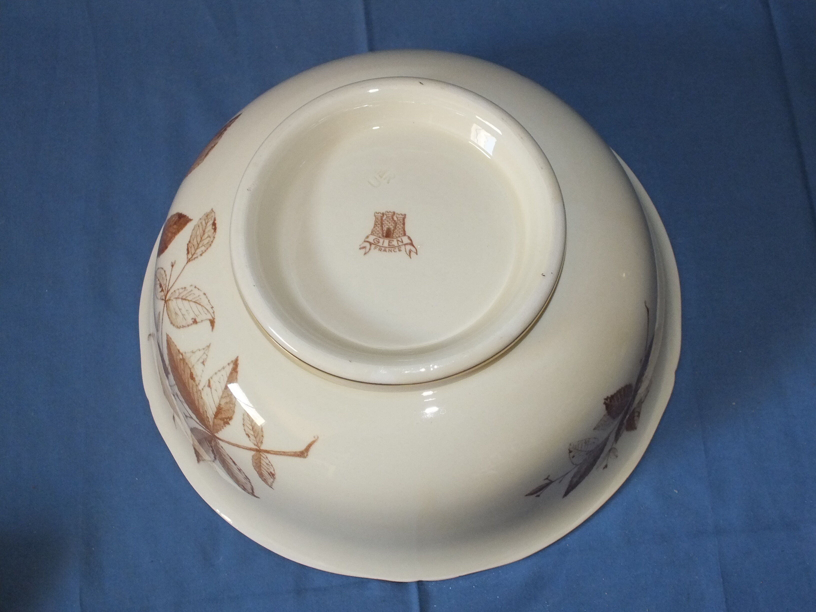 Gien earthenware salad decoration of foliage