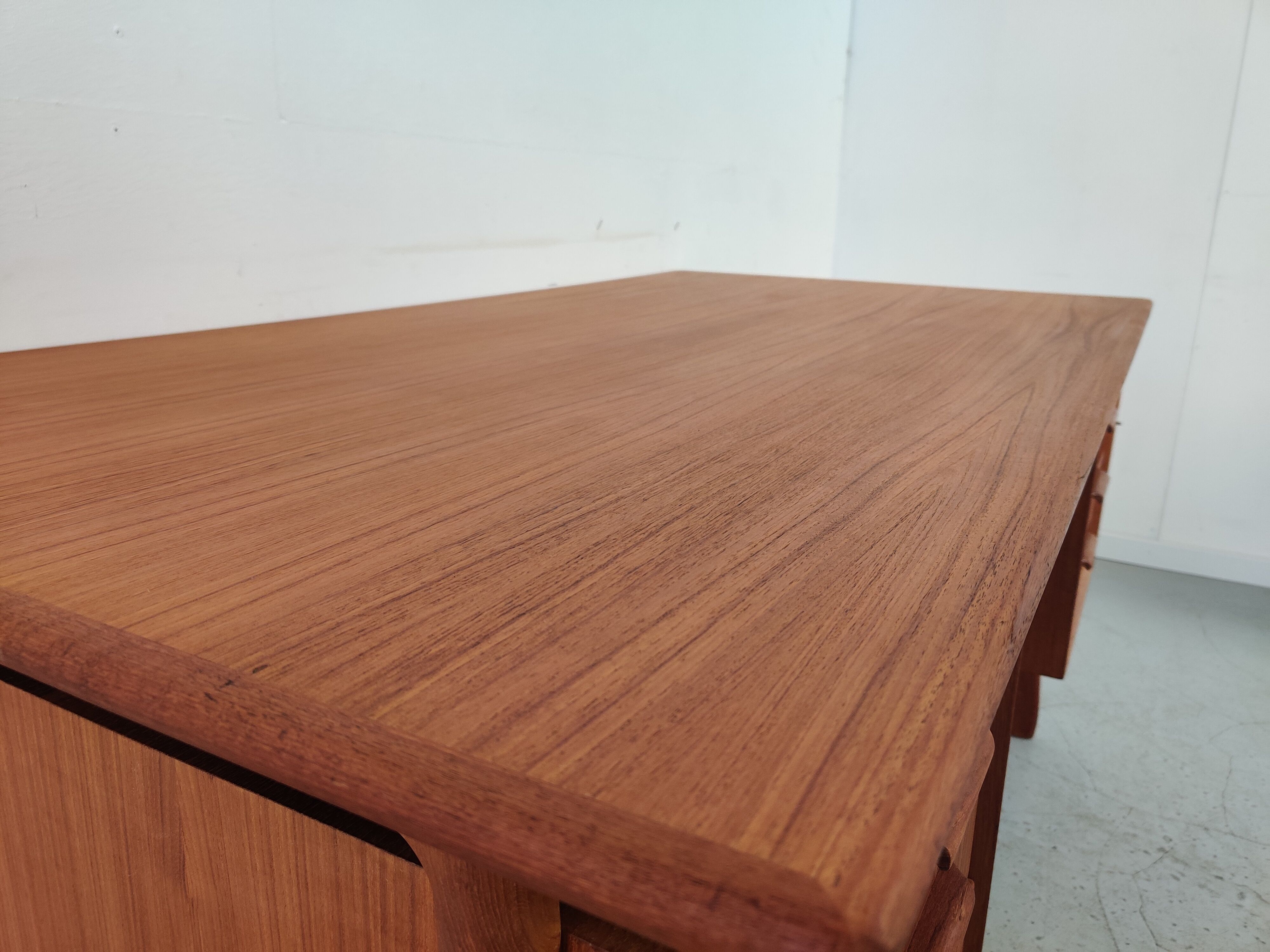 Teak desk by Gunni Omann "model 75" for Omann Jun, Dänemark 1960s