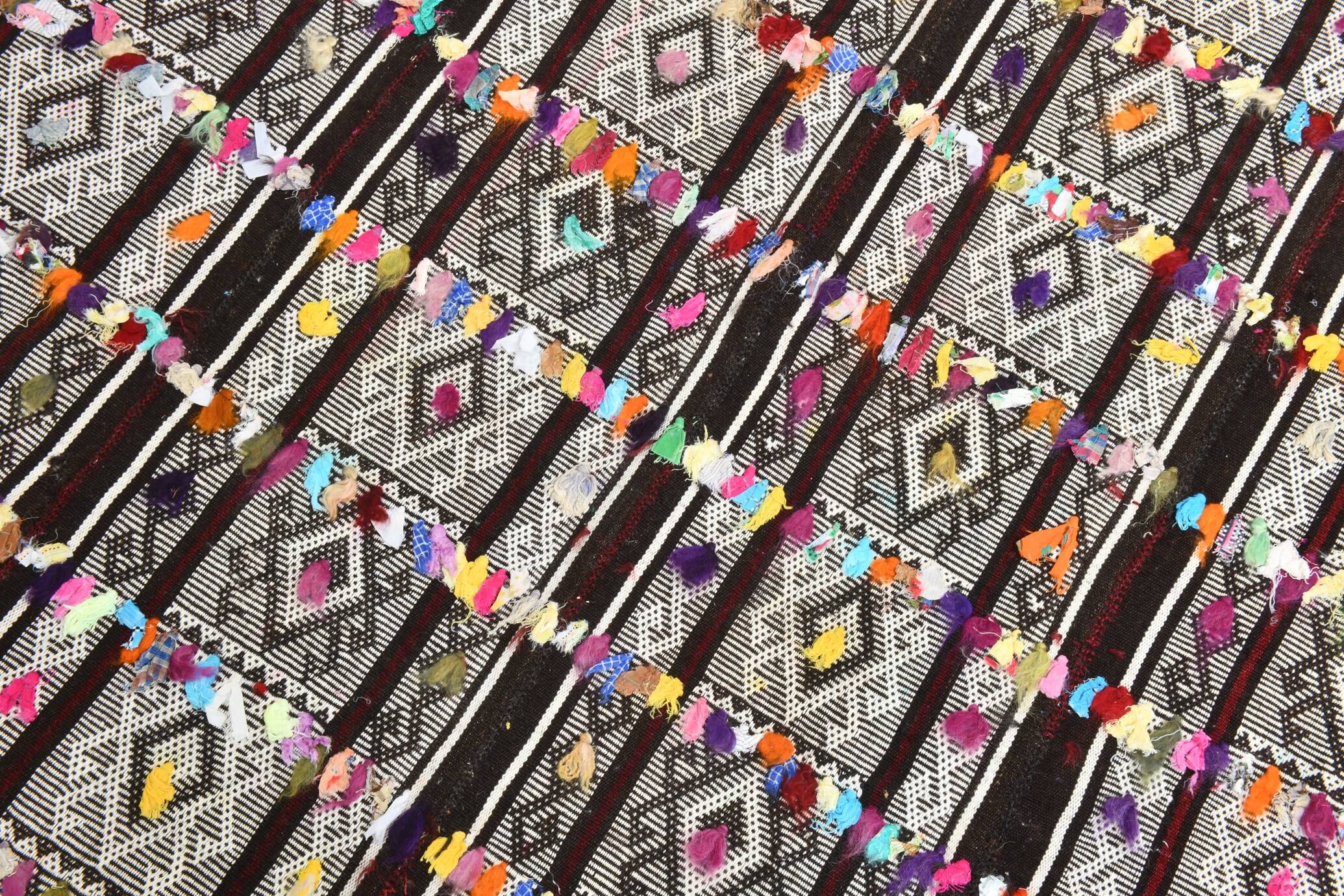 Tapis kilim turc blanc et noir