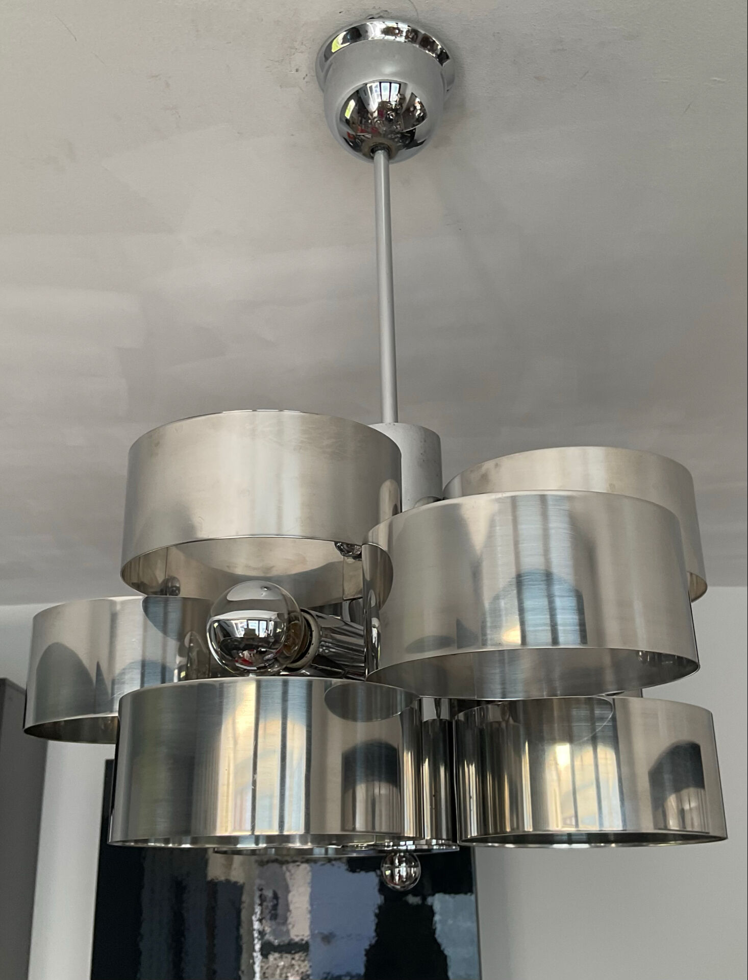 Chrome metal Space Age Sciolari chandelier from the 1970s.