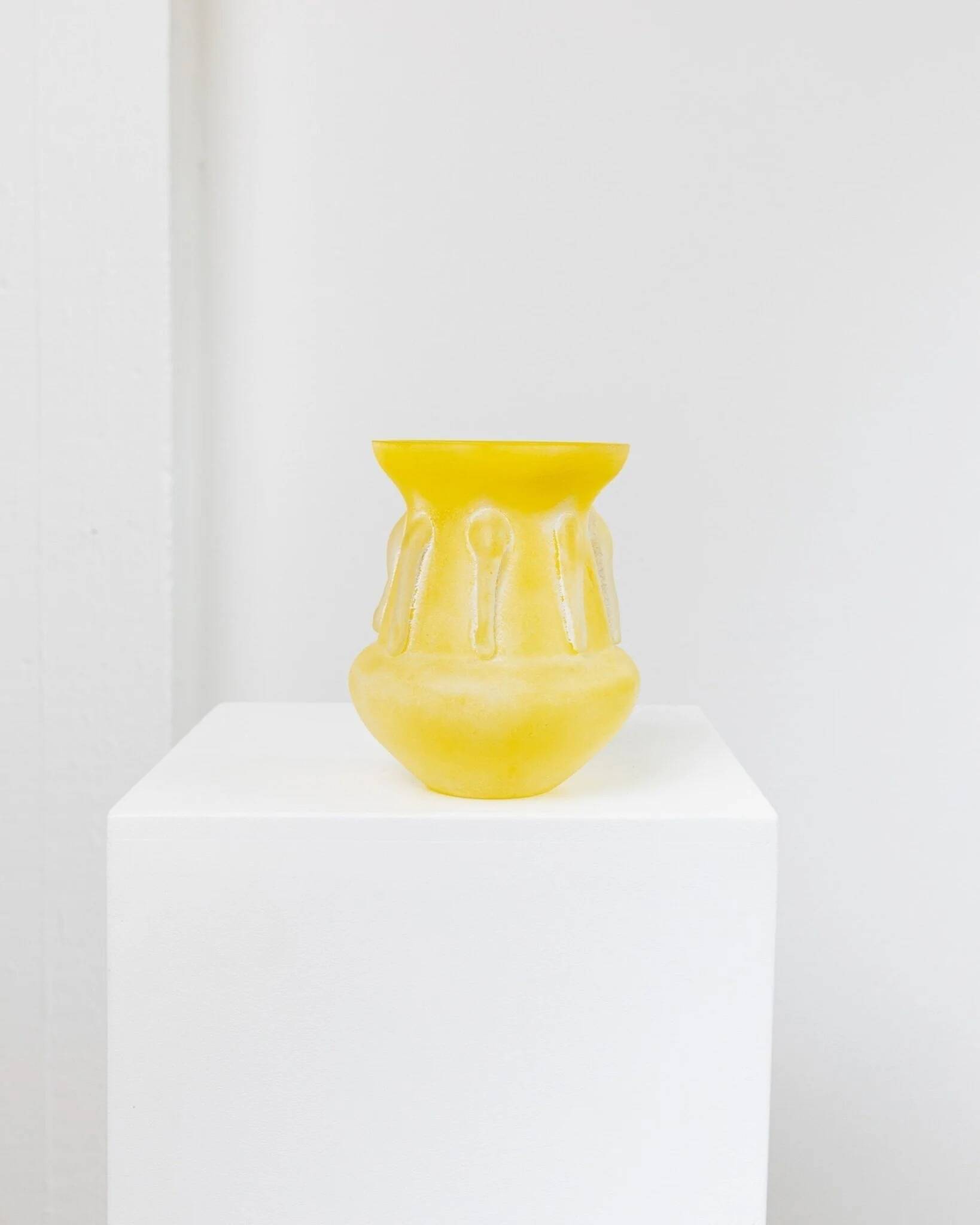 Vase en Verre Jaune Vintage – Verre Soufflé à la Bouche, Fini Mat, Années 1970, Style Italien du Milieu du Siècle