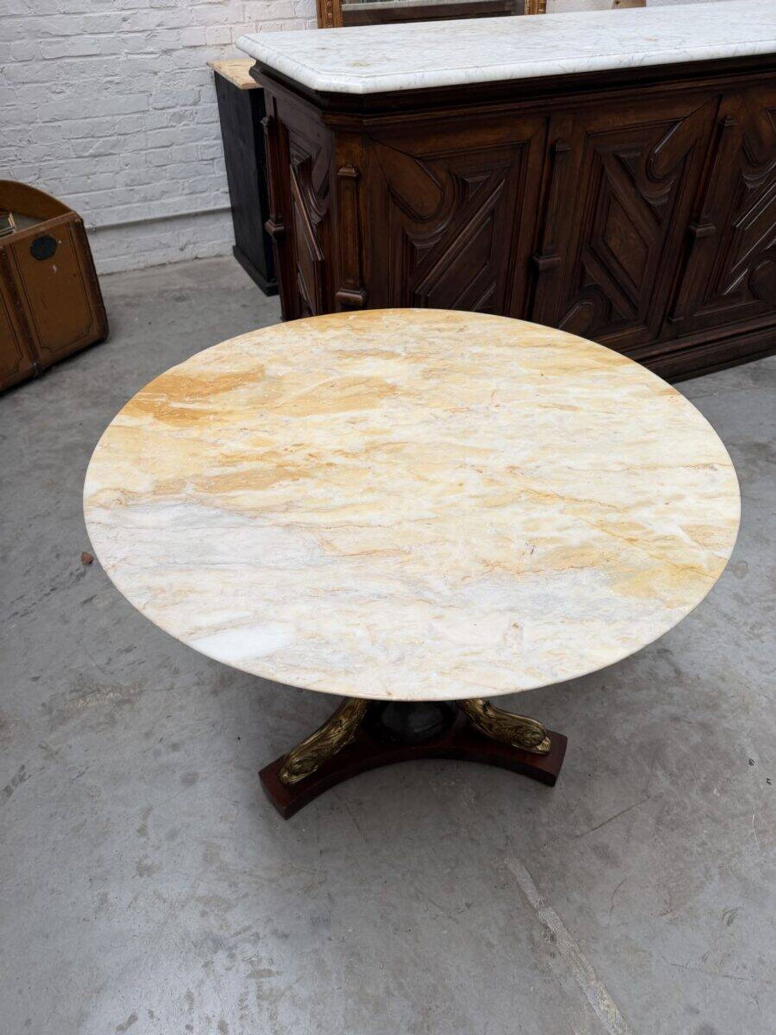Table en laiton et onyx années 50