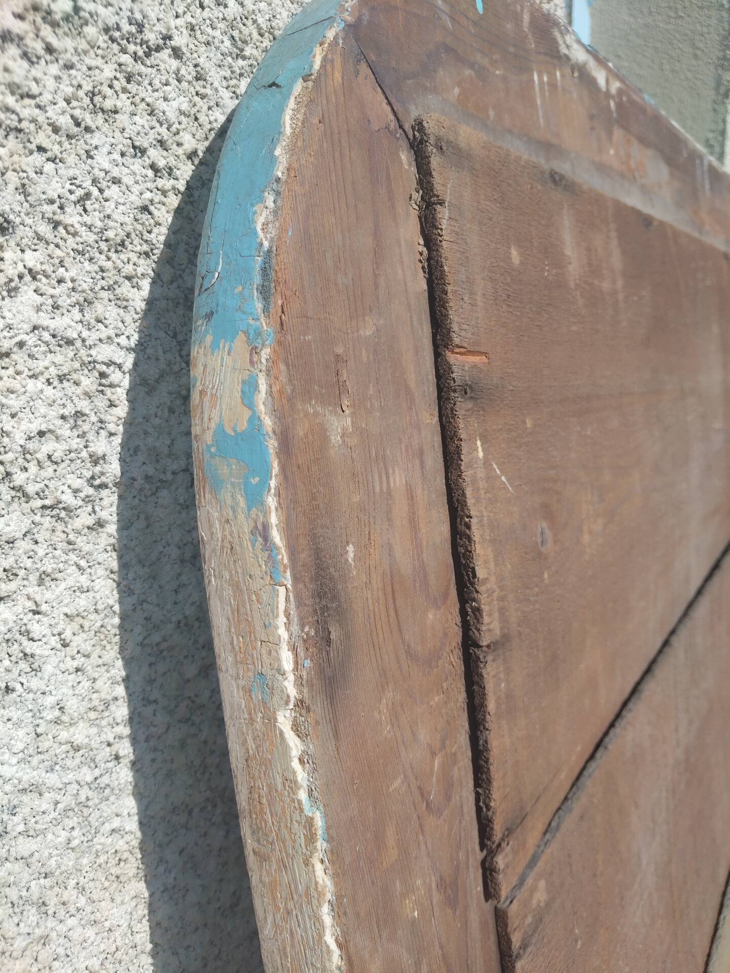 Large Louis-Philippe mirror from the 19th century in wood and stucco with a turquoise blue patina.