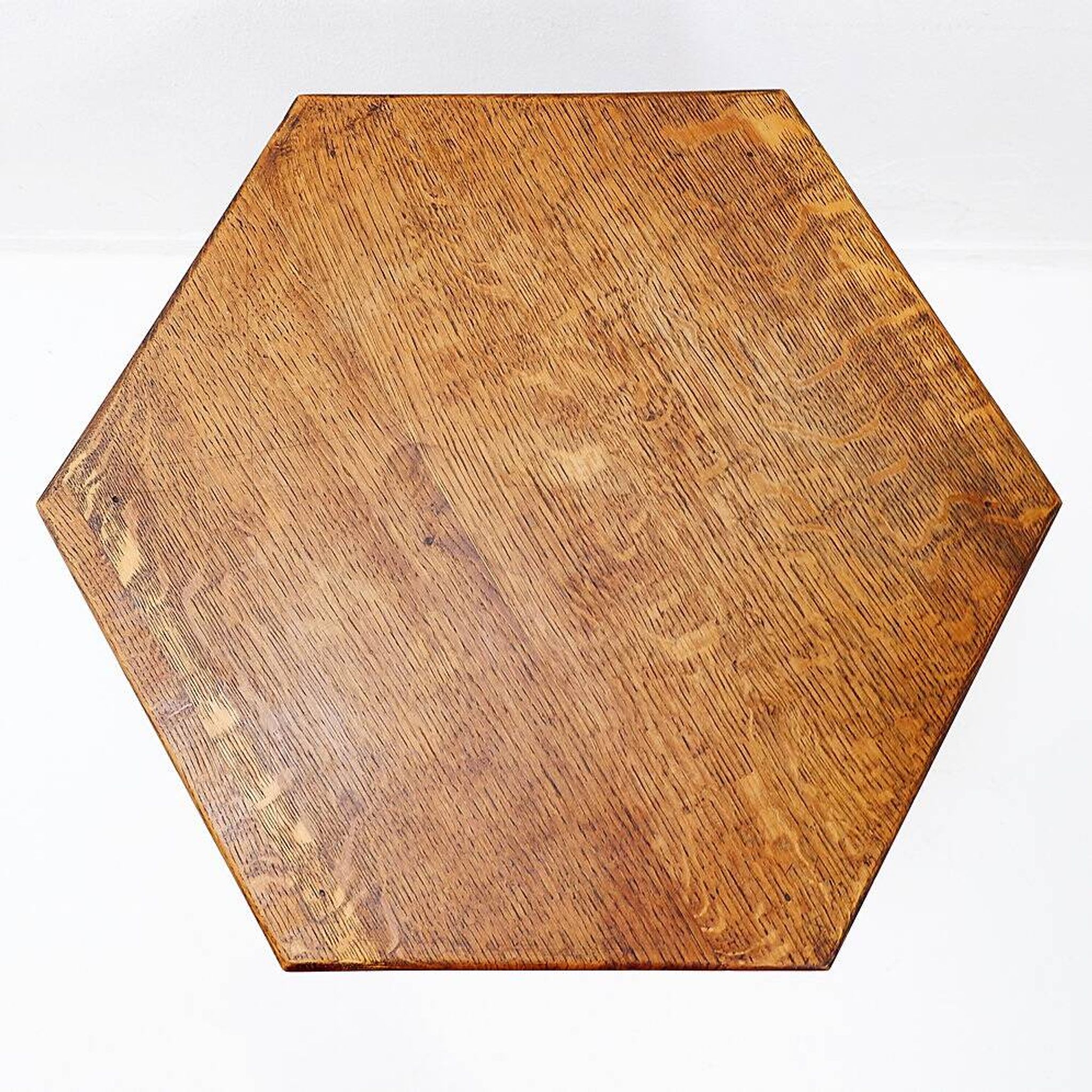 Table piédestal hexagonale ou table d'appoint avec structure en treillis et motif étoilé