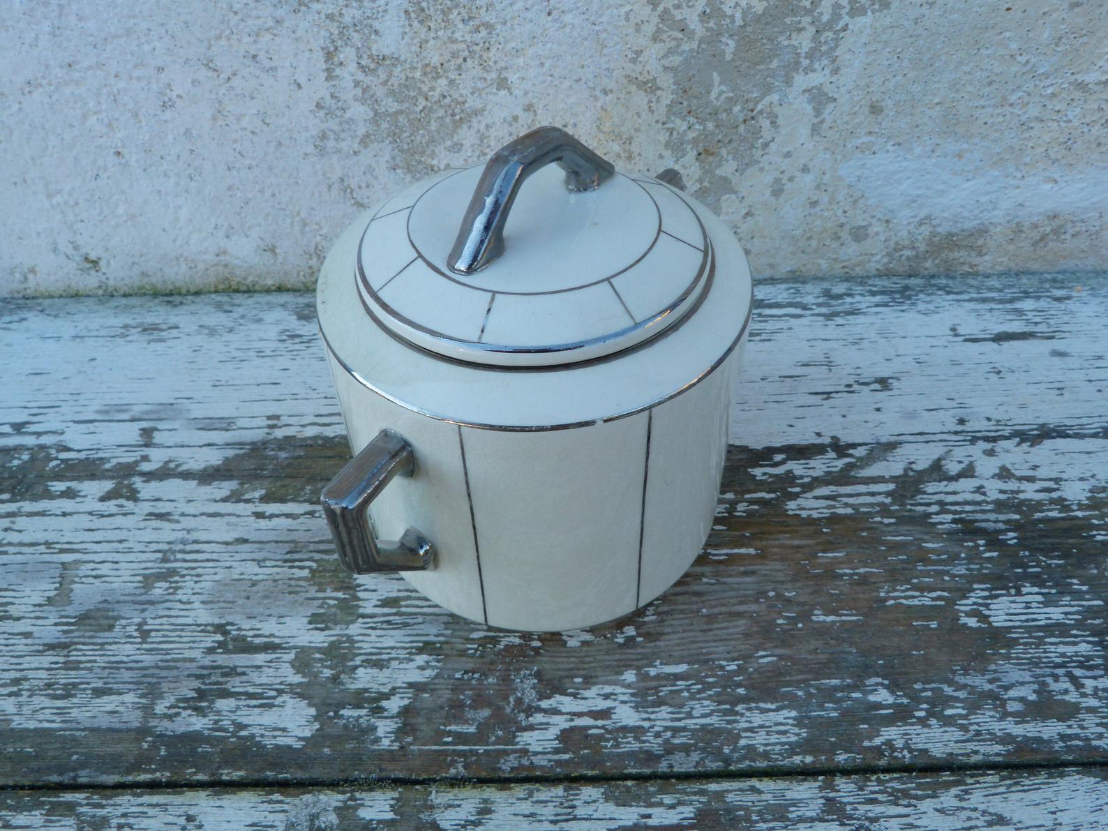 Off-white sugar and silver Art Deco Wolves Mill